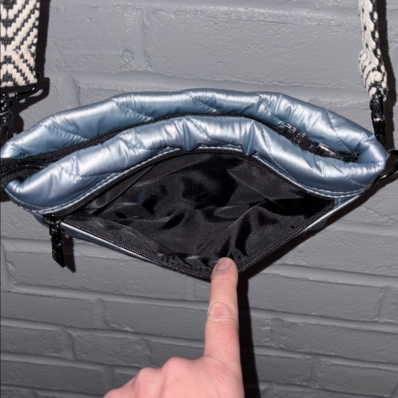 ๐ฆ Think Royln Diagonal Bum Bag. Pearl Gray/Ice Blue. Excellent Condition! - Picture 7 of 15